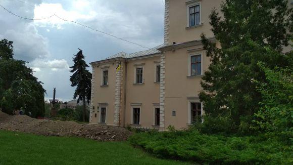 Новини Тернополя - фото з У центрі Тернополя археологи знайшли цегляне мощення і казан, яким більше ніж три століття У центрі Тернополя археологи знайшли цегляне мощення і казан, яким більше ніж три століття, фото №5 на сайті 20minut.ua