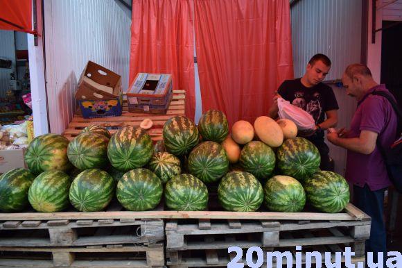 Новини Тернополя - фото з Як правильно обирати кавуни, радять тернополяни Як правильно обирати кавуни, радять тернополяни, фото №1 на сайті 20minut.ua