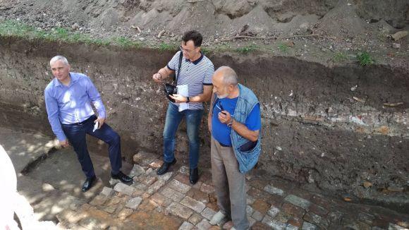 Новини Тернополя - фото з У центрі Тернополя археологи знайшли цегляне мощення і казан, яким більше ніж три століття У центрі Тернополя археологи знайшли цегляне мощення і казан, яким більше ніж три століття, фото №2 на сайті 20minut.ua