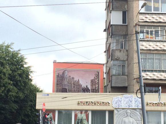 Наче старовинне проскурівське фото початку ХХ століття. Про новий мурал та історію будинку, фото №2 на сайті vsim.ua