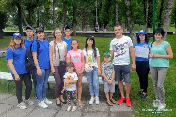 У Кам’янці молодь провела акцію проти дитячого травматизму «Не будь тінню», фото №1 на сайті 20minut.ua