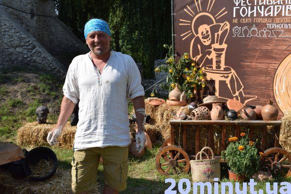Новини Тернополя - фото з Фестиваль у розпалі: тернополяни ліплять горщики і переймають гончарне мистецтво Фестиваль у розпалі: тернополяни ліплять горщики і переймають гончарне мистецтво, фото №3 на сайті 20minut.ua