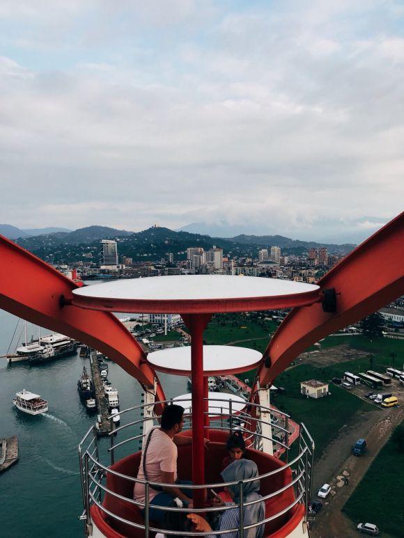 Вид на Батуми с колеса обозрения