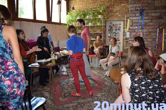 Тернополян частували традиційною стравою східної кухні, фото №2 на сайті 20minut.ua