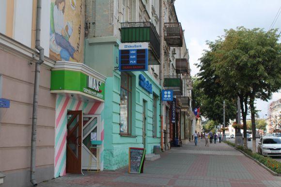 Новини Вінниці - фото з Вивіски на Соборній. Невже жахливої реклами стає менше? Вивіски на Соборній. Невже жахливої реклами стає менше?, фото №6 на сайті 20minut.ua