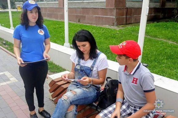 У Кам’янці молодь провела акцію проти дитячого травматизму «Не будь тінню», фото №2 на сайті 20minut.ua