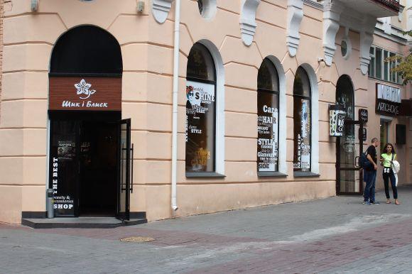 Новини Вінниці - фото з Вивіски на Соборній. Невже жахливої реклами стає менше? Вивіски на Соборній. Невже жахливої реклами стає менше?, фото №1 на сайті 20minut.ua