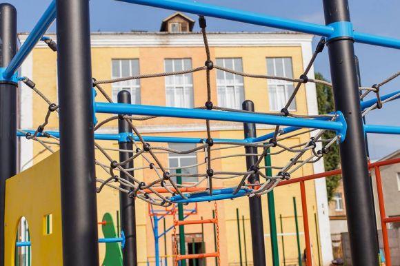 Новини Вінниці - фото з Новий спортмайданчик вінницької школи №9: роботи у розпалі Новий спортмайданчик вінницької школи №9: роботи у розпалі, фото №2 на сайті 20minut.ua