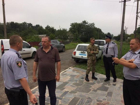 Родину на Бердичівщині грабіжники катували прасками і ножем, постраждала сім'я відомого фермера, фото №3 на сайті 20minut.ua
