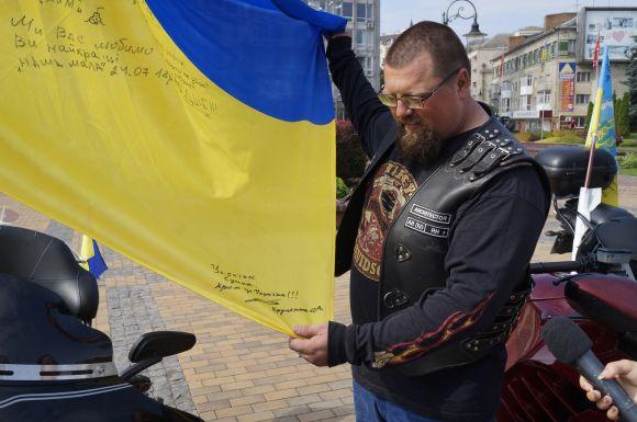 Новини Вінниці - фото з Шкіра, мотоцикли та «Арія»: Як через Вінницю проїхав «мотопробіг єдності» Шкіра, мотоцикли та «Арія»: Як через Вінницю проїхав «мотопробіг єдності», фото №3 на сайті 20minut.ua