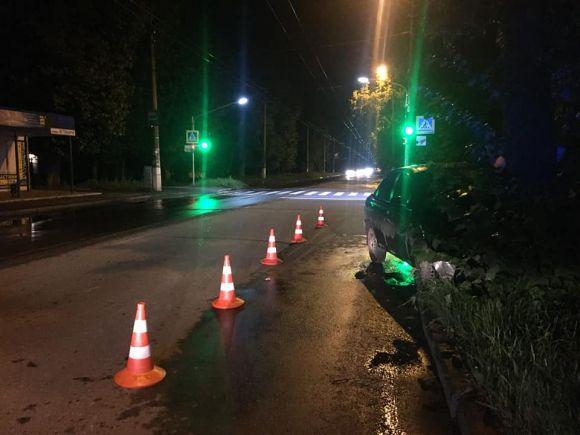 Новини Хмельницького - фото з Нічна ДТП: у Раковому автомобіль в'їхав у дерево Нічна ДТП: у Раковому автомобіль в'їхав у дерево, фото №1 на сайті vsim.ua