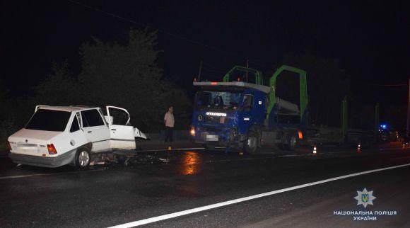 Новини Вінниці - фото з Смертельна ДТП: зіткнулися Opel Kadett та вантажівка. Водія вирізали рятувальники Смертельна ДТП: зіткнулися Opel Kadett та вантажівка. Водія вирізали рятувальники, фото №2 на сайті 20minut.ua