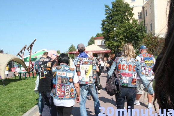 Новини Тернополя - фото з До Тернополя з'їдуться фани легендарного гурту AC/DC До Тернополя з'їдуться фани легендарного гурту AC/DC, фото №1 на сайті 20minut.ua