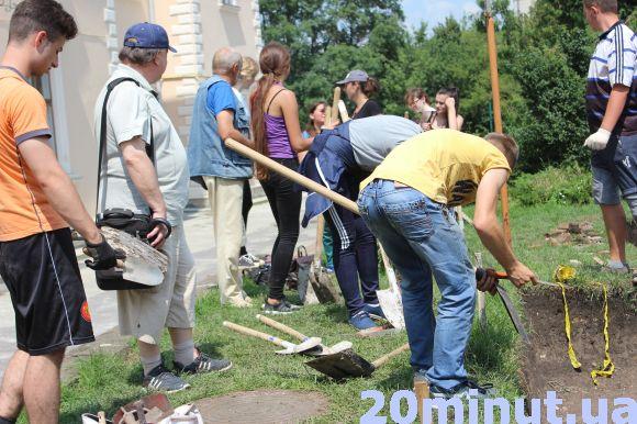 Новини Тернополя - фото з Завдяки знахідкам на розкопках археологи зможуть відтворити вигляд призамкової площі у Тернополі Завдяки знахідкам на розкопках археологи зможуть відтворити вигляд призамкової площі у Тернополі, фото №1 на сайті 20minut.ua