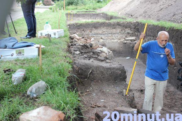 Новини Тернополя - фото з Завдяки знахідкам на розкопках археологи зможуть відтворити вигляд призамкової площі у Тернополі Завдяки знахідкам на розкопках археологи зможуть відтворити вигляд призамкової площі у Тернополі, фото №2 на сайті 20minut.ua