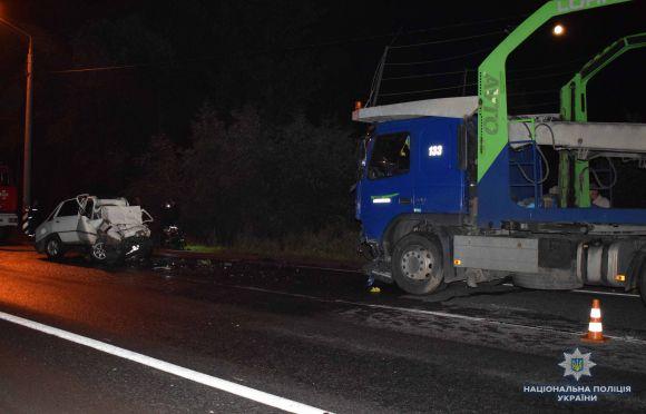 Новини Вінниці - фото з Смертельна ДТП: зіткнулися Opel Kadett та вантажівка. Водія вирізали рятувальники Смертельна ДТП: зіткнулися Opel Kadett та вантажівка. Водія вирізали рятувальники, фото №1 на сайті 20minut.ua