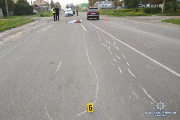 Новини Тернополя - фото з У Кременці смертельна аварія. Водій на "Сімці" збив молодого пішохода У Кременці смертельна аварія. Водій на "Сімці" збив молодого пішохода, фото №1 на сайті 20minut.ua