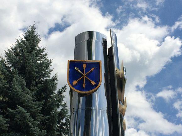 Новини Хмельницького - фото з Пам’ятний знак на Пилипчука: з уламками ракети СС-19, яка була направлена на США Пам’ятний знак на Пилипчука: з уламками ракети СС-19, яка була направлена на США, фото №1 на сайті vsim.ua