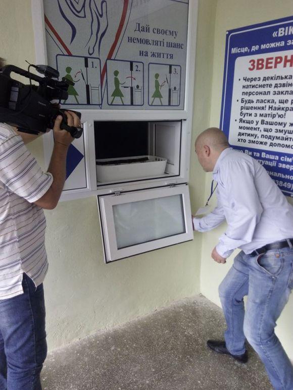 У Кам’янці облаштували спеціальний бокс, де жінка може анонімно лишити немовля (ФОТО), фото №1 на сайті 20minut.ua