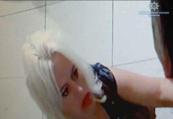 У Вінниці шукають білявку, яка може допомогти поліції (ФОТО), фото №1 на сайті 20minut.ua