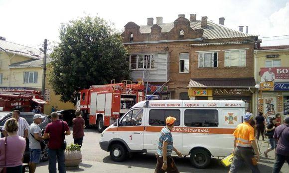 Три пожежні машини погасили квартиру біля Центрального базару, фото №1 на сайті 20minut.ua