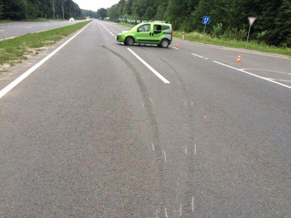 Смертельна ДТП біля Гостевії: водій «Фіату» збив жінку. Особу загиблої встановлюють, фото №2 на сайті 20minut.ua