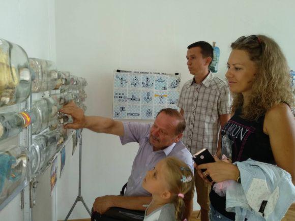 Новини Тернополя - фото з Володимир Ящук будує мініатюрні кораблі у пляшках. Не пропустіть його виставку у Тернополі! Володимир Ящук будує мініатюрні кораблі у пляшках. Не пропустіть його виставку у Тернополі!, фото №1 на сайті 20minut.ua