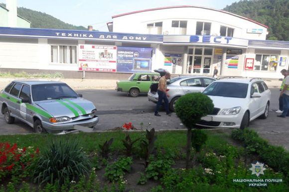 Новини Тернополя - фото з В аварію у Кременці потрапив міський голова Почаєва Василь Бойко В аварію у Кременці потрапив міський голова Почаєва Василь Бойко, фото №2 на сайті 20minut.ua