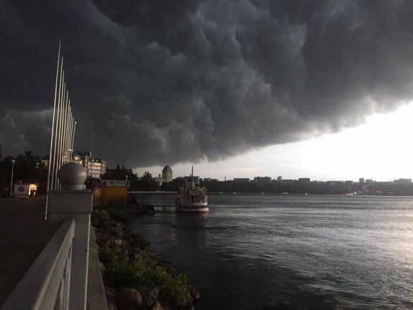 Новини Тернополя - фото з Фото вражаючих хмар перед зливою тернополяни поширюють у соцмережі Фото вражаючих хмар перед зливою тернополяни поширюють у соцмережі, фото №1 на сайті 20minut.ua