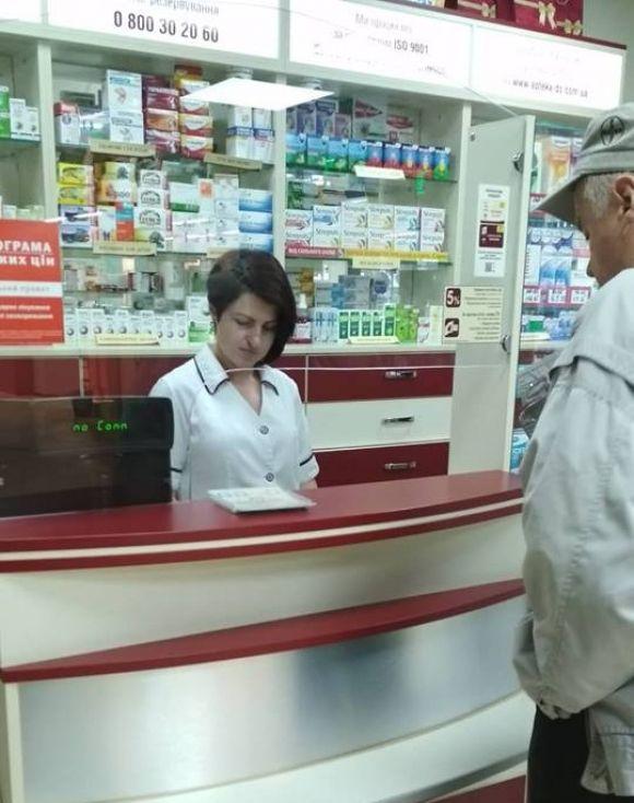 Новини Тернополя - фото з "Взяла джгут, рукавички і побігла допомагати": як фармацевт рятувала чоловіка, що стікав кров’ю "Взяла джгут, рукавички і побігла допомагати": як фармацевт рятувала чоловіка, що стікав кров’ю, фото №2 на сайті 20minut.ua
