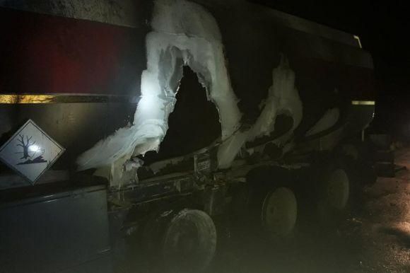 Біля Меджибожа просто посеред дороги спалахнув бензовоз, фото №1 на сайті vsim.ua
