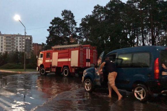Новини Хмельницького - фото з Будинки без світла та півсотні повалених дерев: наслідки негоди на Хмельниччині Будинки без світла та півсотні повалених дерев: наслідки негоди на Хмельниччині, фото №2 на сайті vsim.ua