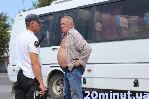 Новини Тернополя - фото з Біля "Ватри" у маршрутки відлетіли задні колеса (оновлюється) Біля "Ватри" у маршрутки відлетіли задні колеса (оновлюється), фото №2 на сайті 20minut.ua