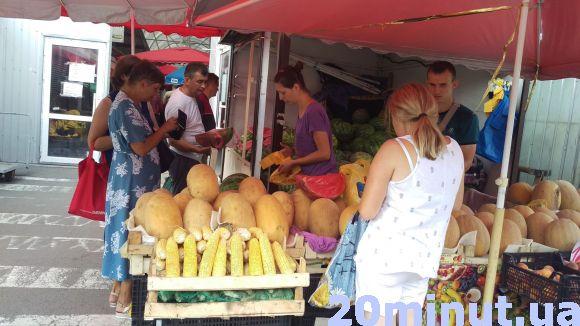 “Морква за ціною персиків": ціни на фрукти-овочі на тернопільському ринку, фото №1 на сайті 20minut.ua