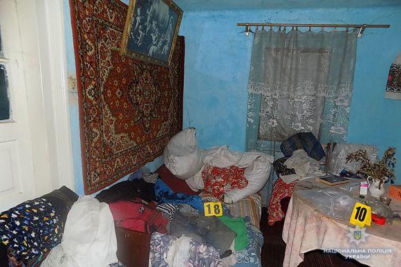 На Кременеччині на подвір'ї знайшли мертву людину, фото №1 на сайті 20minut.ua