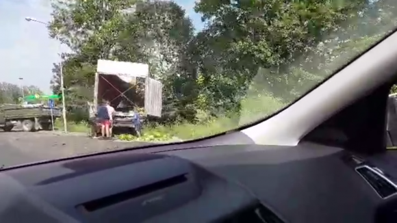 Новини Вінниці - фото з Під Немировом зіткнулись дві вантажівки. Один з водіїв міг заснути за кермом Під Немировом зіткнулись дві вантажівки. Один з водіїв міг заснути за кермом, фото №1 на сайті 20minut.ua