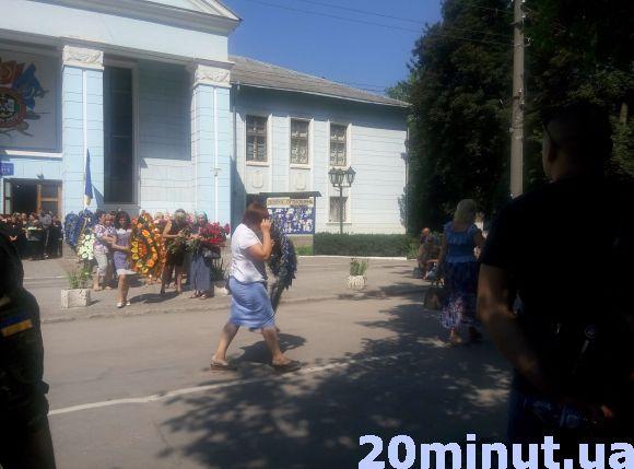 Кам’янець попрощався із загиблим на Сході Героєм Богданом Блінчуком, фото №2 на сайті 20minut.ua