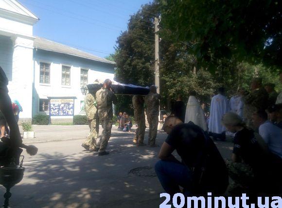 Кам’янець попрощався із загиблим на Сході Героєм Богданом Блінчуком, фото №3 на сайті 20minut.ua