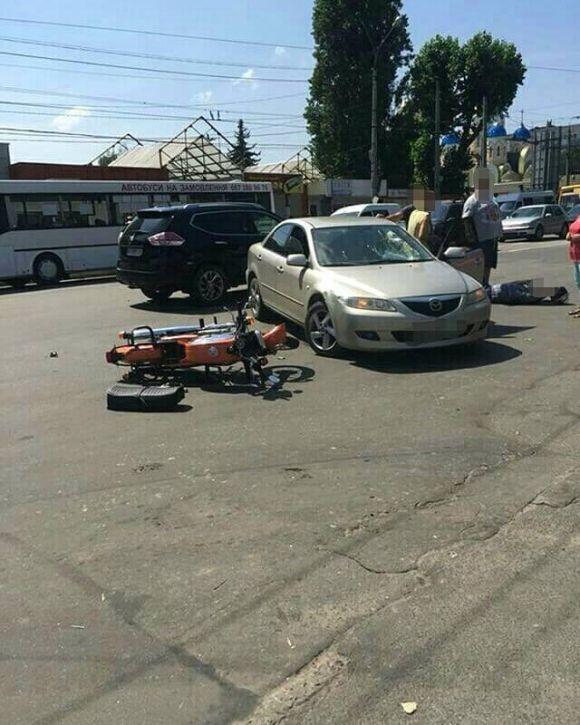 На Виставці "Mazda" зіткнулася з мотоциклом: є постраждалі, фото №2 на сайті vsim.ua