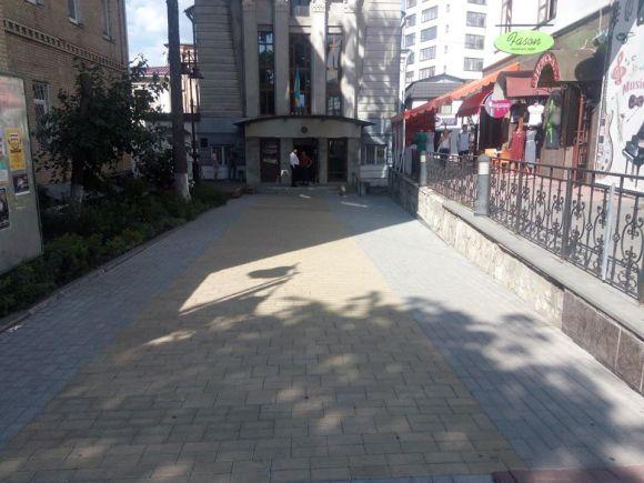 На мітинг проти підвищення вартості проїзду у Хмельницькому майже ніхто не прийшов, фото №1 на сайті vsim.ua