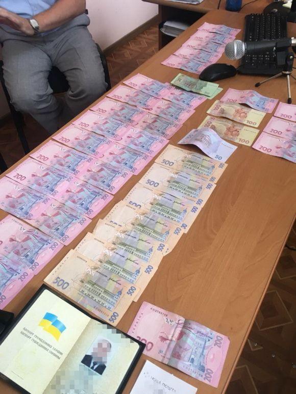 Новини Вінниці - фото з СБУ затримала суддю, який за 20 000 гривень обіцяв закрити справу СБУ затримала суддю, який за 20 000 гривень обіцяв закрити справу, фото №1 на сайті 20minut.ua