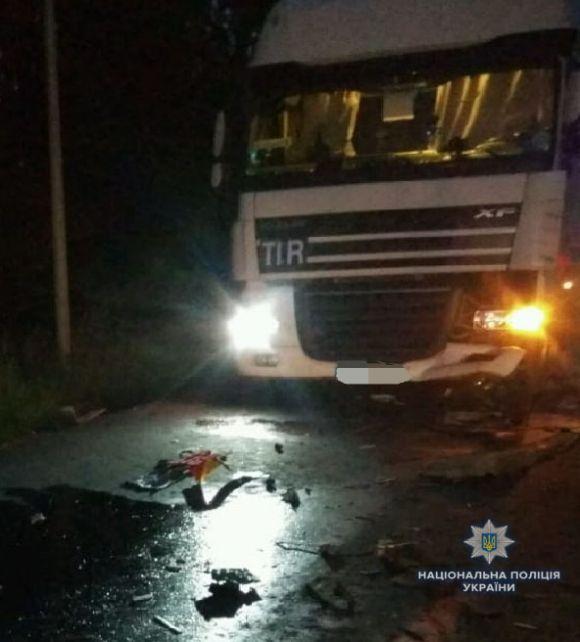Новини Вінниці - фото з У Немирові Mercedes протаранив дві вантажівки. Водій у лікарні У Немирові Mercedes протаранив дві вантажівки. Водій у лікарні, фото №1 на сайті 20minut.ua