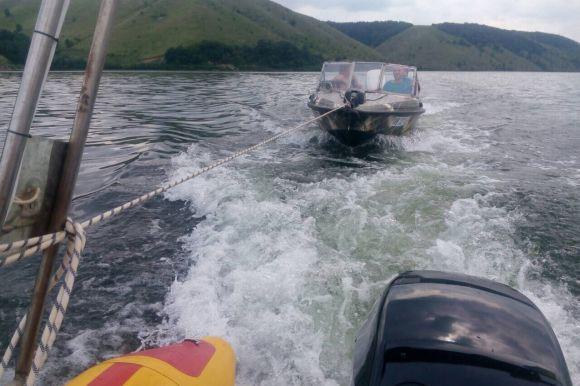 Новини Хмельницького - фото з Човен з чотирма рибалками врятували на Дністрі Човен з чотирма рибалками врятували на Дністрі, фото №1 на сайті vsim.ua