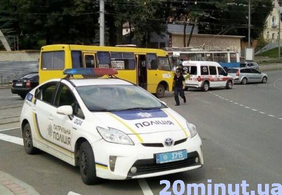 ДТП на площі Гагаріна: водій маршрутки «догнав» автівку. Пасажири не постраждали, фото №7 на сайті 20minut.ua