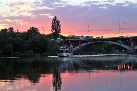 Новини Вінниці - фото з У межах міста Південним Бугом почало курсувати судно «Princess Victoria» У межах міста Південним Бугом почало курсувати судно «Princess Victoria», фото №2 на сайті 20minut.ua
