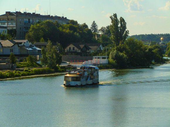 Новини Вінниці - фото з У межах міста Південним Бугом почало курсувати судно «Princess Victoria» У межах міста Південним Бугом почало курсувати судно «Princess Victoria», фото №1 на сайті 20minut.ua