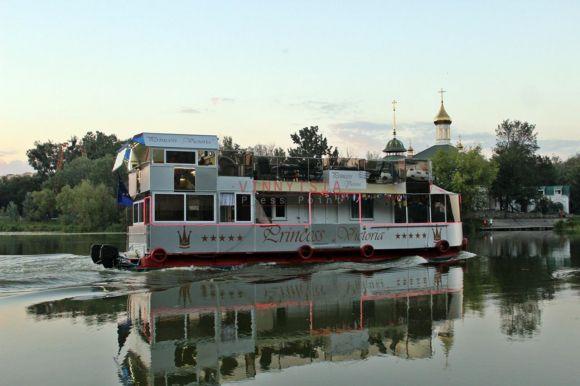 Новини Вінниці - фото з У межах міста Південним Бугом почало курсувати судно «Princess Victoria» У межах міста Південним Бугом почало курсувати судно «Princess Victoria», фото №3 на сайті 20minut.ua