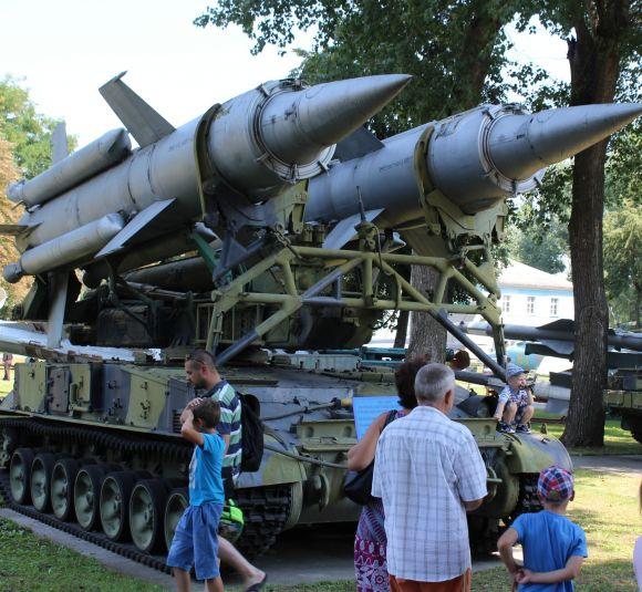 «А звьозди де?» Як у Вінниці декомунізували радянський літак, фото №3 на сайті 20minut.ua