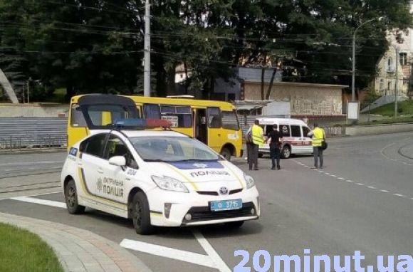 ДТП на площі Гагаріна: водій маршрутки «догнав» автівку. Пасажири не постраждали, фото №3 на сайті 20minut.ua