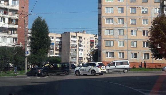 Новини Тернополя - фото з На Тарнавського зіткнулись дві легківки